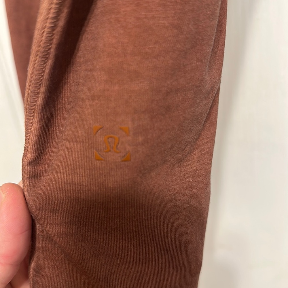 Lulu lemon size medium tee shirt burnt brown color athletic fir
